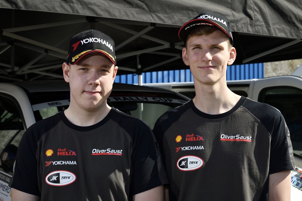 To unge gutter på kun 19 år er på vej frem i dansk rallysport. Vi kommer til at høre meget mere til Peter Rasmussen og Oliver Saust
(Foto: Michael Eisenberg, Intercom)